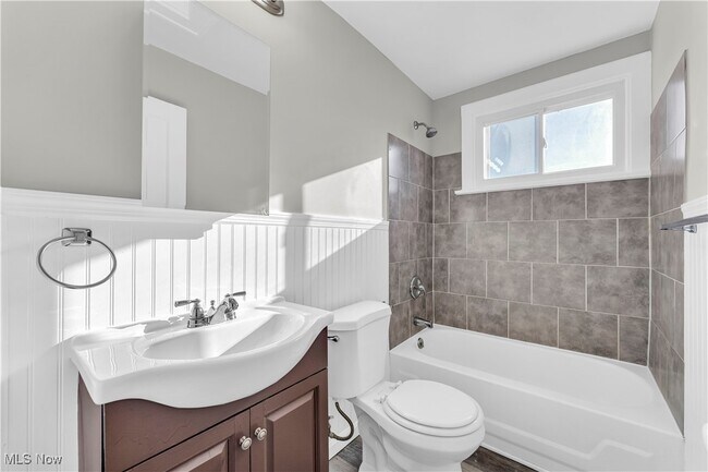 Building Photo - 1717 Granby Ave