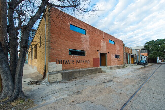 Building Photo - 3102 Commerce St