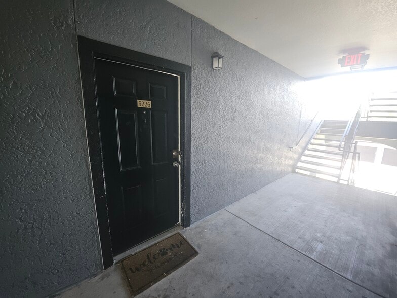 Building Photo - 3726 Palm Desert Ln