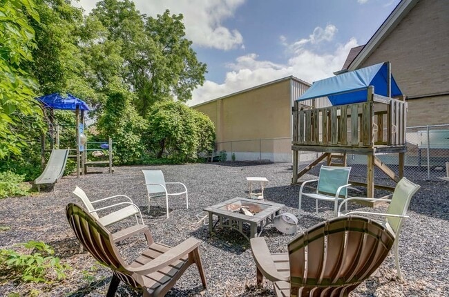 Building Photo - 2652 Milwaukee St