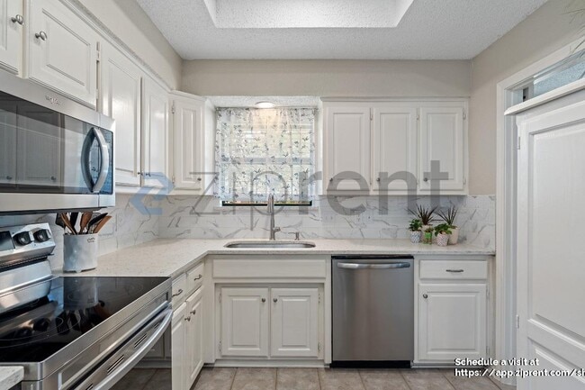 Building Photo - 2108 Winona Dr