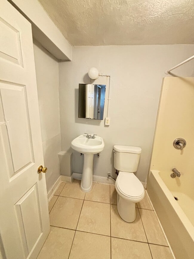 Building Photo - 384 Tilghman St