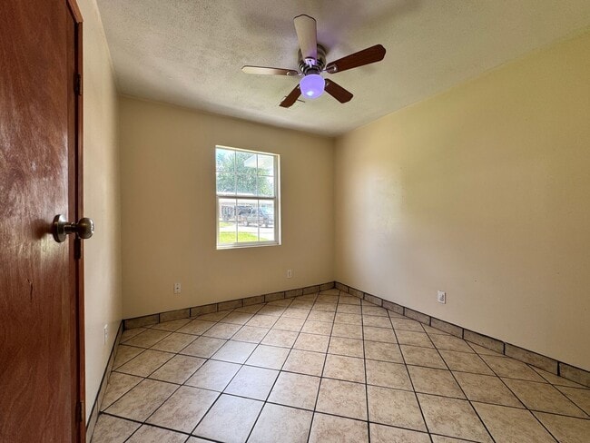 Building Photo - 3 Bedroom 2 Bathroom Home in SW Oklahoma C...
