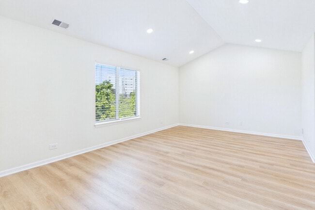 Building Photo - 3 Charlotte Cir