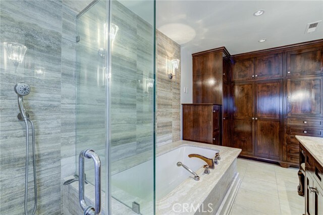 Building Photo - 2740 Hutton Dr