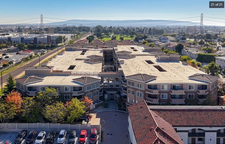 Building Photo - 2750 Artesia Blvd