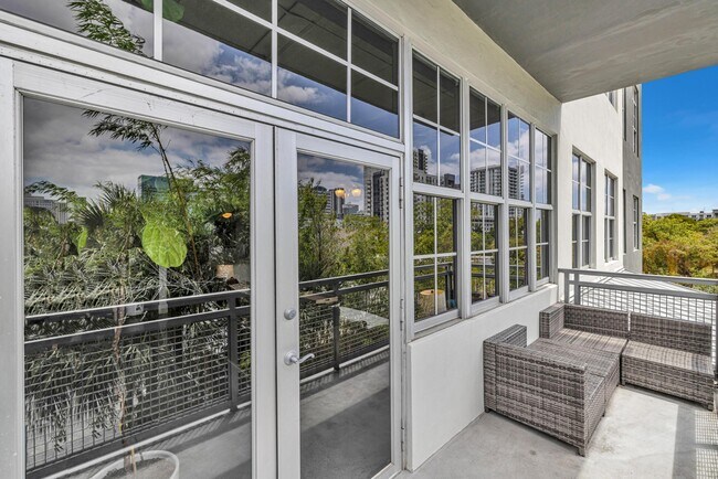 Building Photo - 425 N Andrews Ave