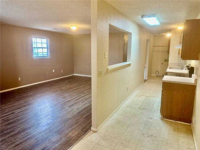 Building Photo - 1909 Cypress Pl