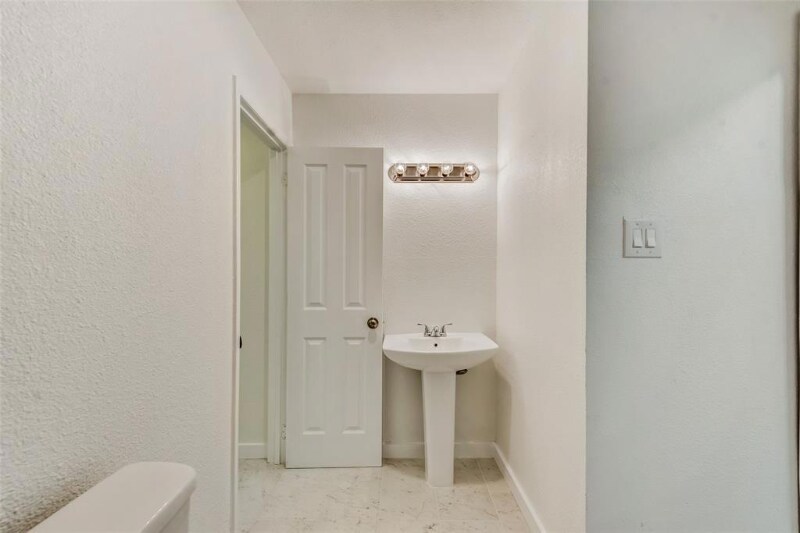 Building Photo - 1110 Wycliff Dr