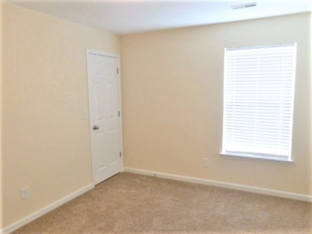 Building Photo - 102 Villa Way