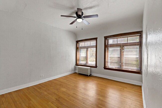 Building Photo - 11059 S Hoyne Ave
