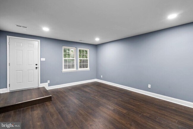 Building Photo - 3004 Piano Ln