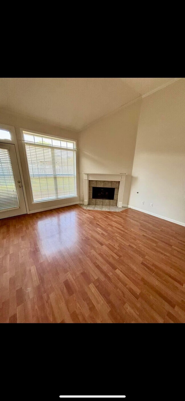 Building Photo - 8240 Blue Lagoon Dr