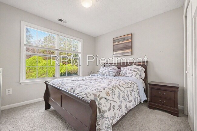 Building Photo - 550 Claudel Ct SW