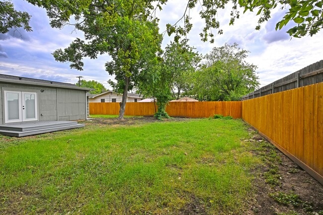 Building Photo - 442 Rothe Loop
