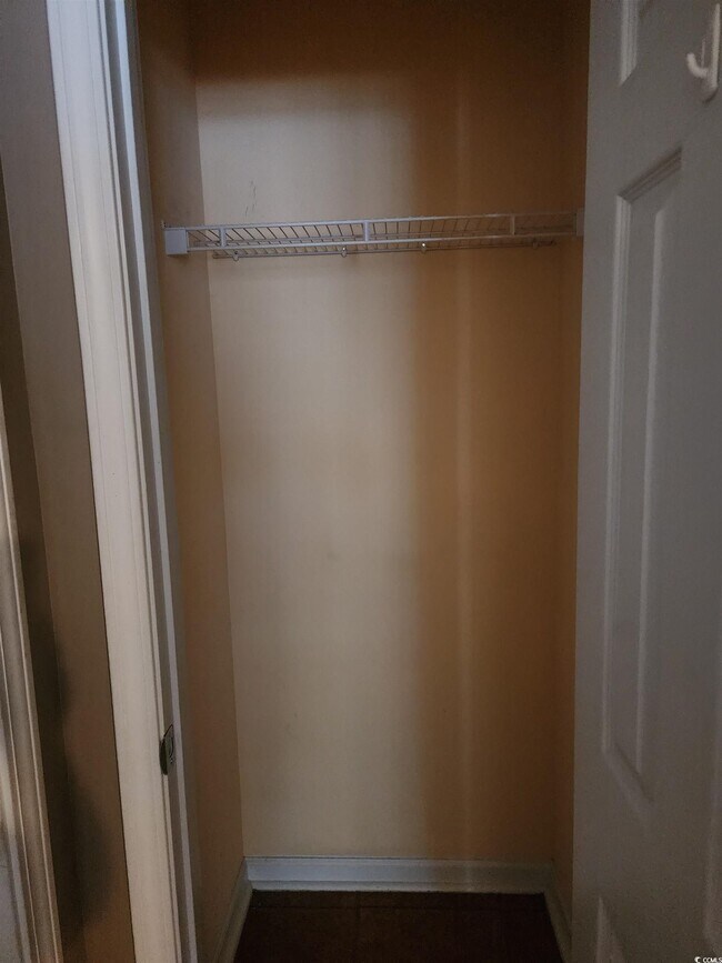 Building Photo - 2360 Clandon Dr