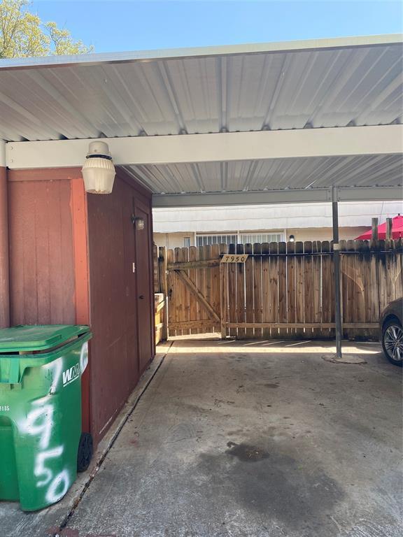 Building Photo - 7950 Grove Ridge Dr