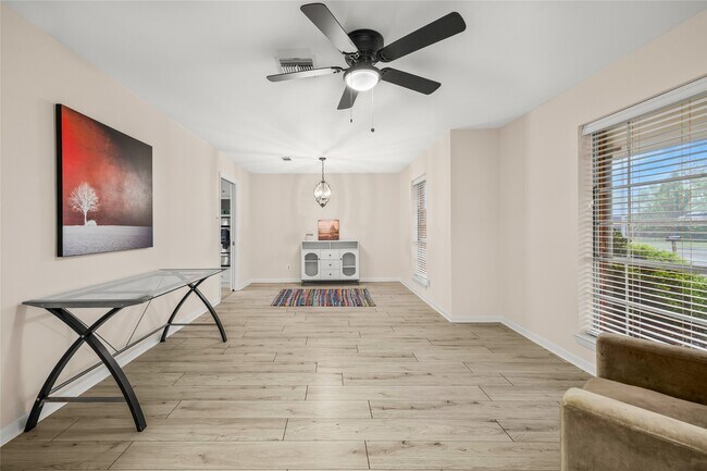 Building Photo - 1607 Buescher Dr