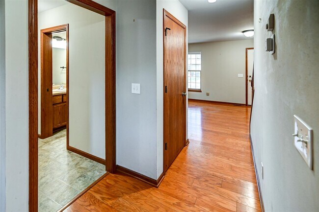 Building Photo - 2633 Koshkonong Way