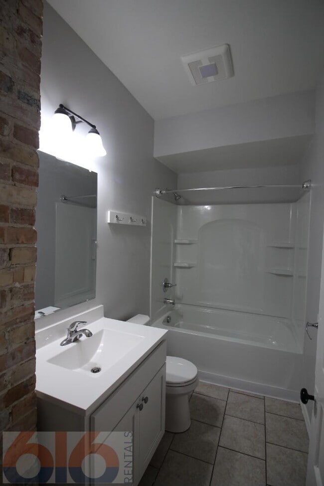 Building Photo - 27 National Ave SW