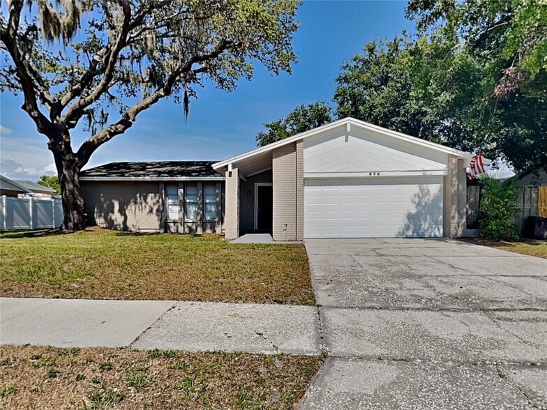 Primary Photo - 646 Pine Forest Dr