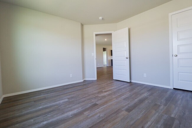 Building Photo - Recently Built Home with Pond View! 4 Bed 2 Bath Broken Arrow