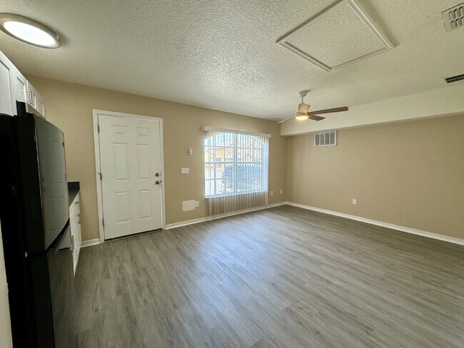 Building Photo - 1-Bedroom Apartment in Davenport