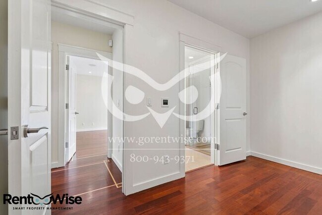 Building Photo - 727 Moraga St