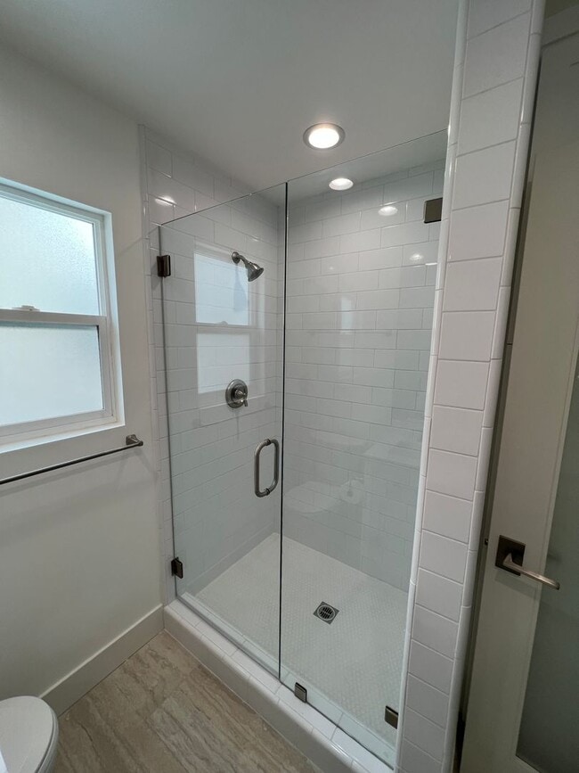 Building Photo - Pierpont Beach House for Lease!
