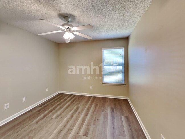 Building Photo - 4440 Grove Dr NW