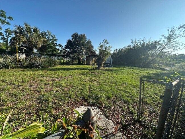 Building Photo - 918 E 121st Ave