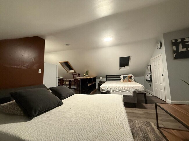 Building Photo - 3 Dean Ave