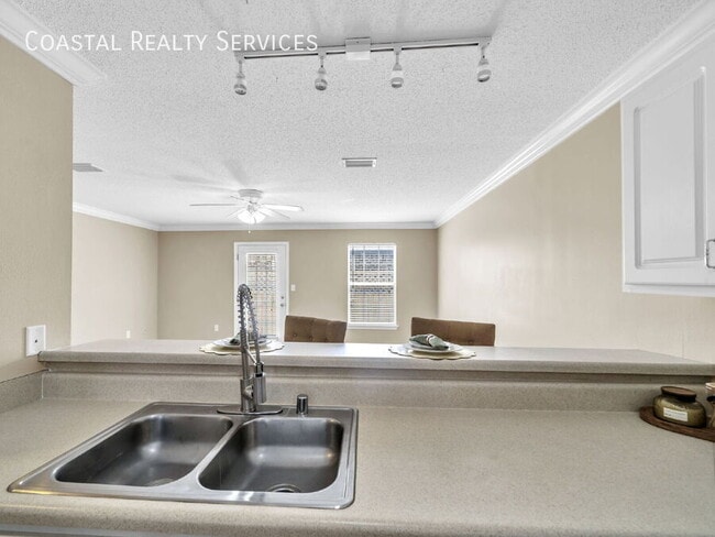 Building Photo - 983 Scenic Oak Ln