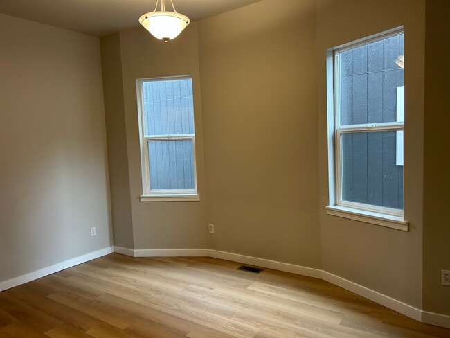 Building Photo - 627 N Prospect St