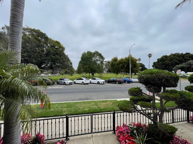 Building Photo - Beautiful 2 Bedroom 1 Bath available now in Long Beach