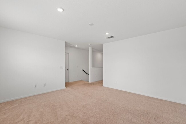Building Photo - Spacious & Like-New 4-Bedroom Home with Mo...