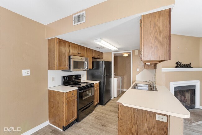 Building Photo - 253 Settlers Park Dr