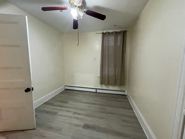 Building Photo - 313 49th St