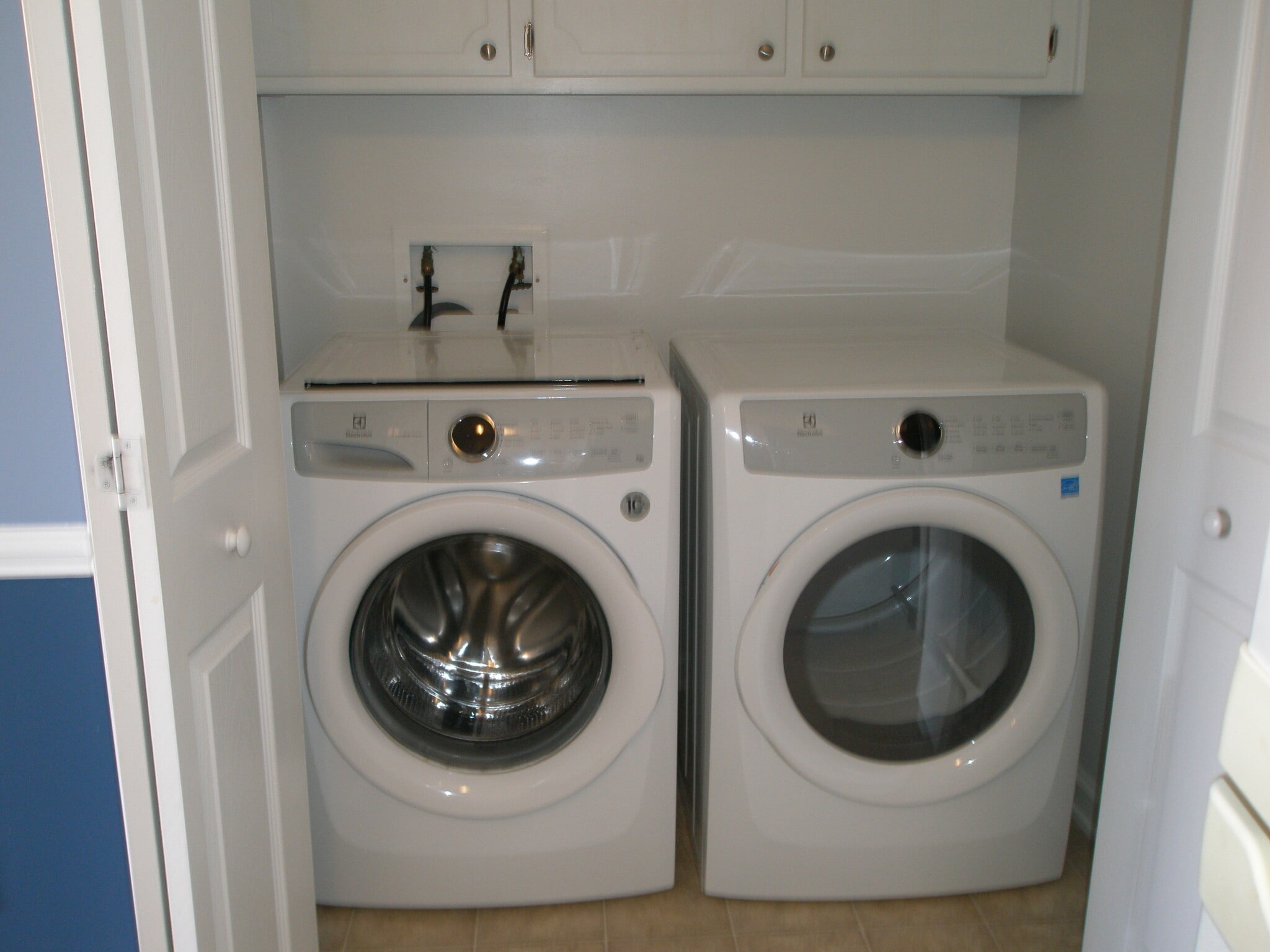 Laundry Room Area - 2330 Vineyard Dr