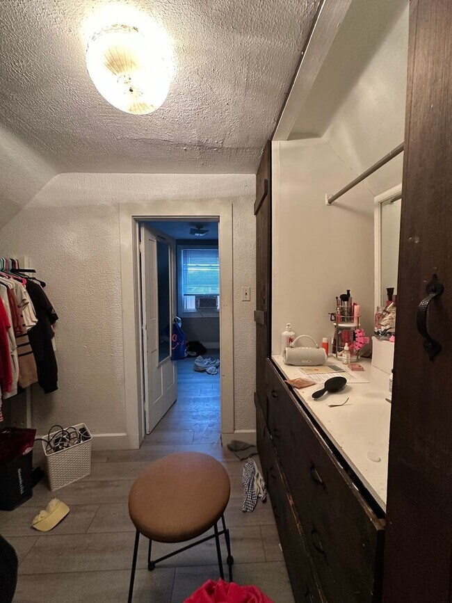 Building Photo - 224 Bosley St