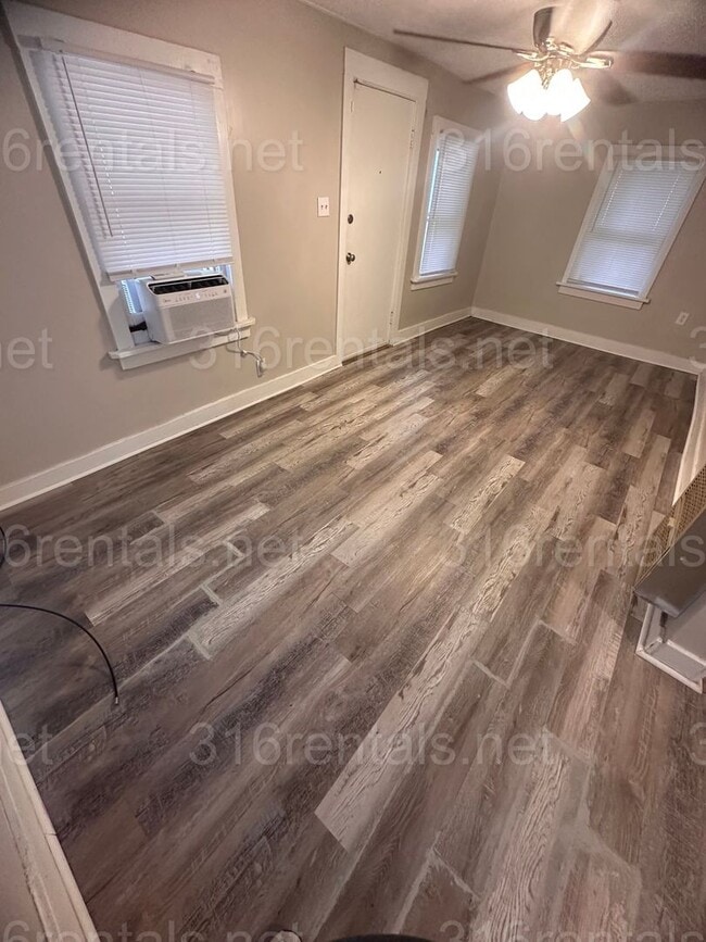 Building Photo - $775 - 2 bedroom / 1 bathroom - Single Fam...