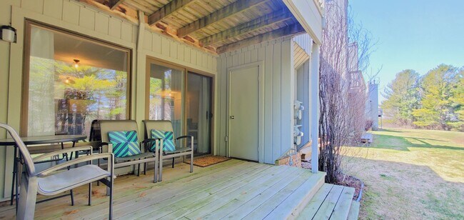 Building Photo - Off-Season Rental 2 Bedroom, 2 Bathroom Condo at Hilltop Condos