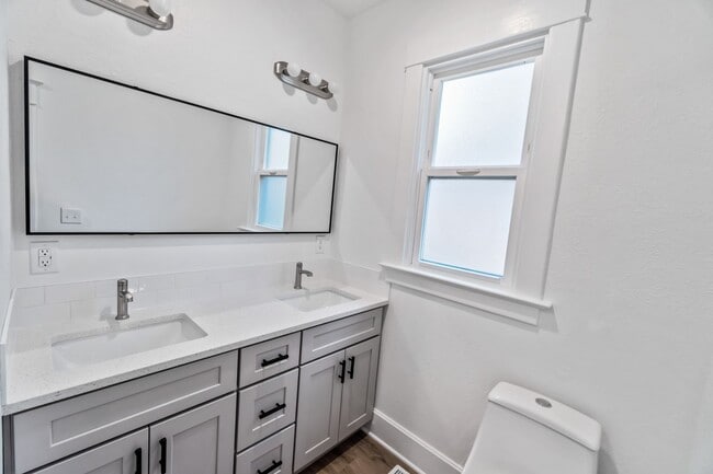 Building Photo - Beautifully Remodeled 3 Bed 1 Bath Single ...