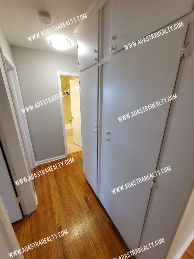 Building Photo - 4825 W 75th St