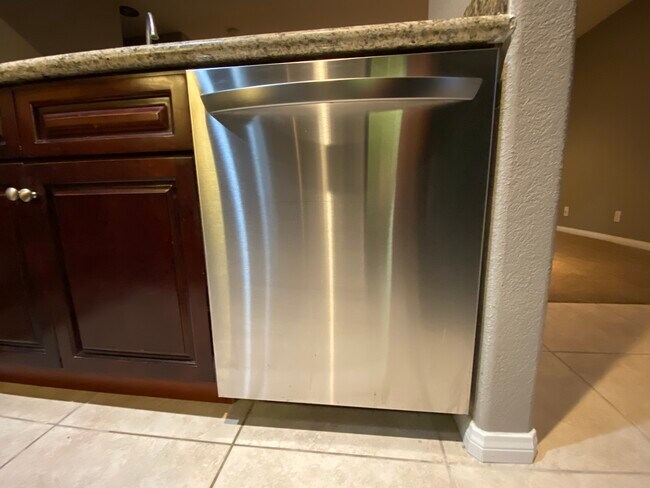 Kitchen appliances - 3731 37th St