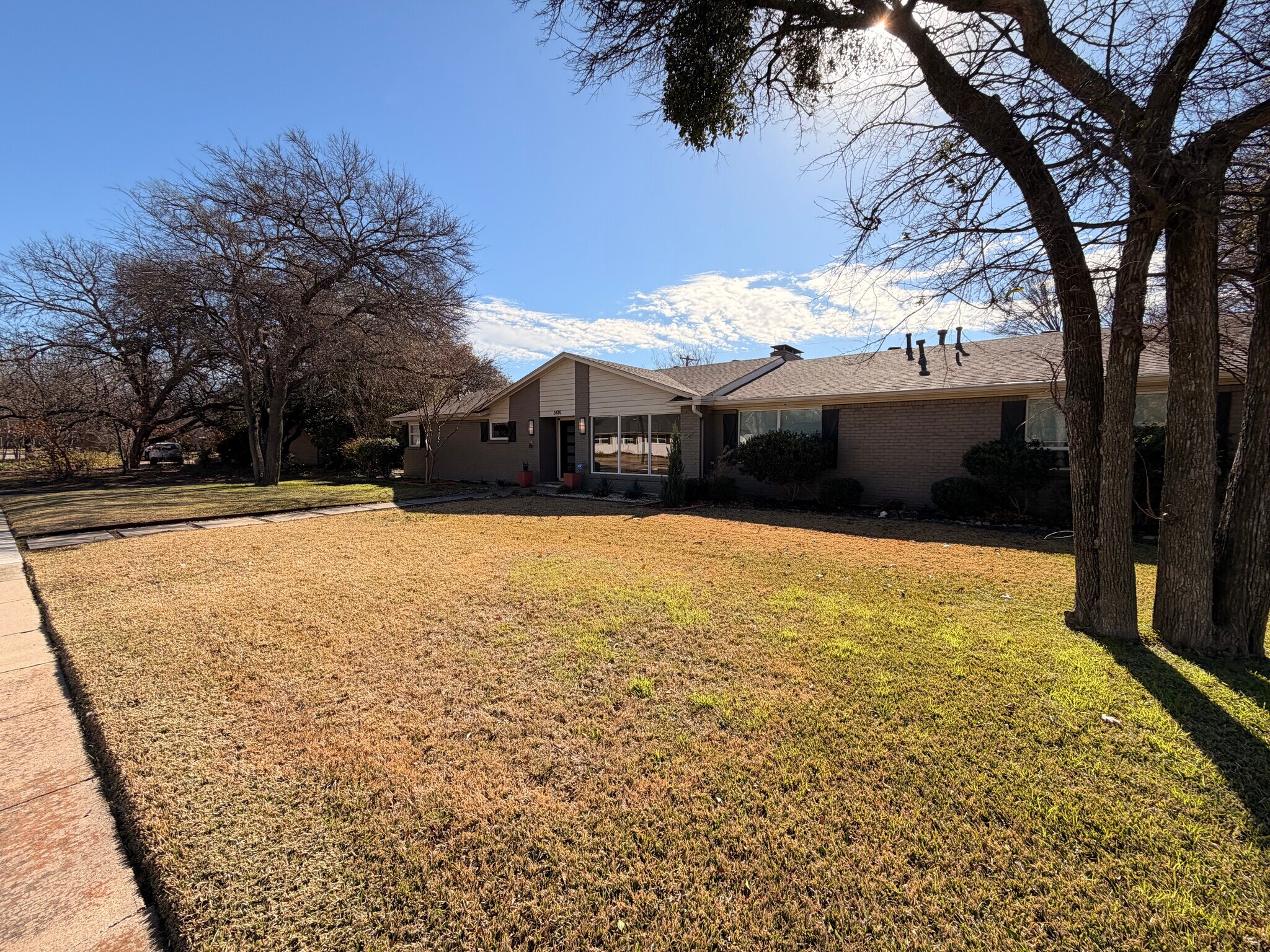 Large front yard on a quiet cul-de-sac - 3414 Winged Foot Ct