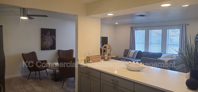 Building Photo - 589 Coconut St