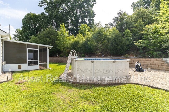 Building Photo - 1416 Madison Oaks Rd