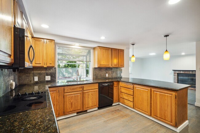 Building Photo - 2119 Duvall Ave NE