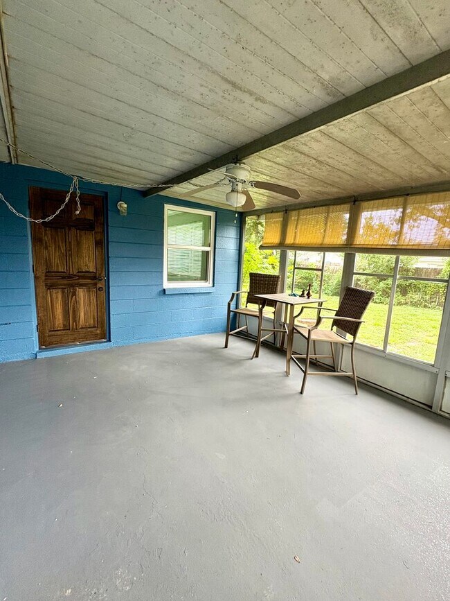 Building Photo - Fully Remodeled Beautiful Home with Bonus ...